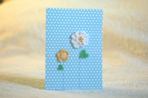 Hand made and hand stitched, white and yellow crocheted flowers and green felt leaves greetings card. Left blank inside for your own message. Size w12.7 x h17.7cm