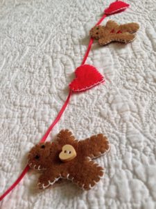 Mini felt gingerbread men and red hearts garland.