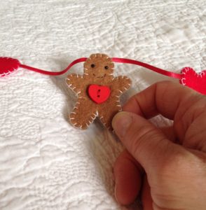 Mini felt gingerbread men and red hearts garland.