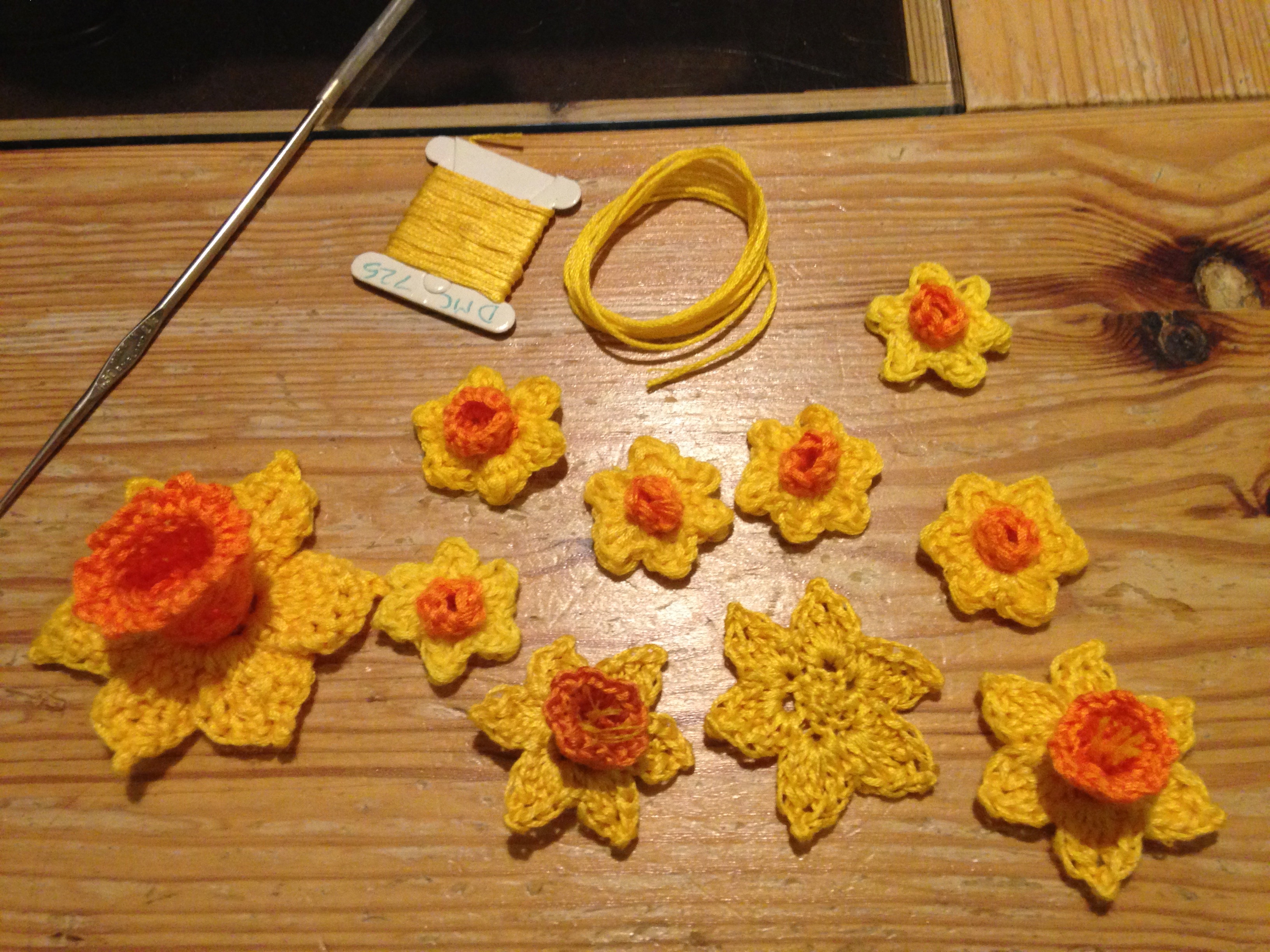 Developing Daffodil patterns, using a selection of different sizes, using different yarns and shades.
