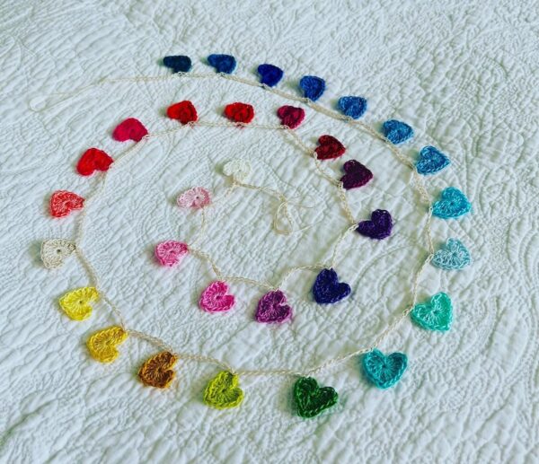 32 tiny crocheted hearts in a full range of colours. They are attached on a crocheted, natural cream cotton strand. Made in 100% cotton. Eco-friendly, vegan, recyclable, reusable. Total length approximately 140cm. Each heart measures approximately 2 x 2.5cm.