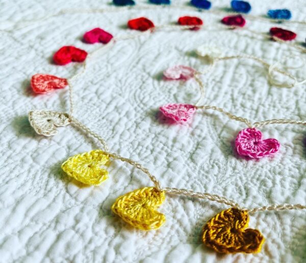 32 tiny crocheted hearts in a full range of colours. They are attached on a crocheted, natural cream cotton strand. Made in 100% cotton. Eco-friendly, vegan, recyclable, reusable. Total length approximately 140cm. Each heart measures approximately 2 x 2.5cm.
