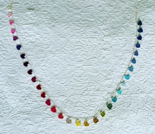 32 tiny crocheted hearts in a full range of colours. They are attached on a crocheted, natural cream cotton strand. Made in 100% cotton. Eco-friendly, vegan, recyclable, reusable. Total length approximately 140cm. Each heart measures approximately 2 x 2.5cm.