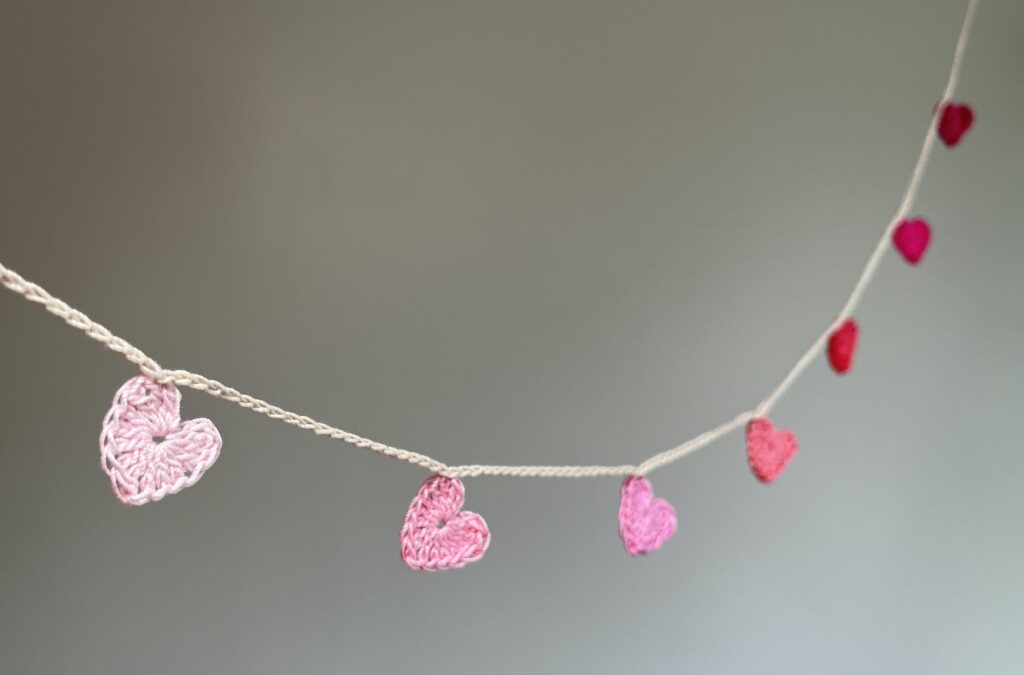 7 tiny crocheted hearts in a range of colours. They are  attached on a crocheted, natural cream cotton strand. Made in 100% cotton. Eco-friendly, vegan, recyclable, reusable. Total length approximately 67cm. Each heart measures approximately 2 x 2.5cm. 