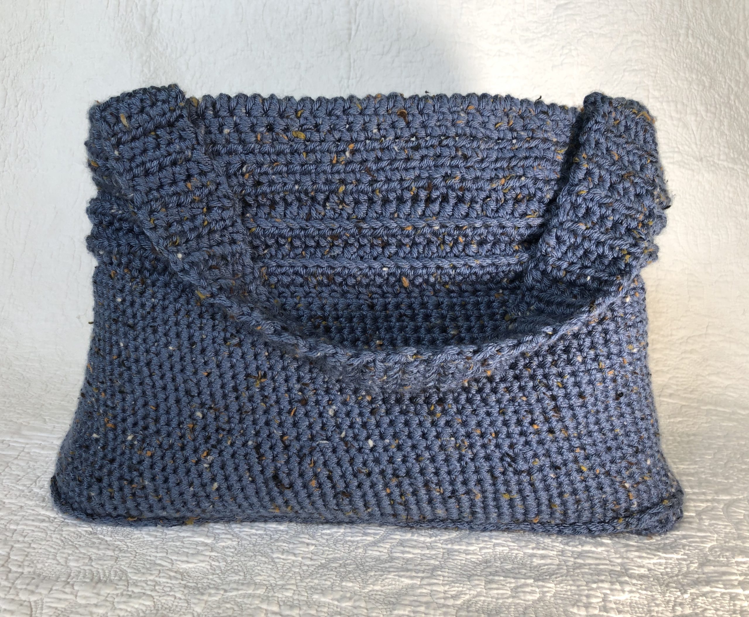 Blue shoulder bag.