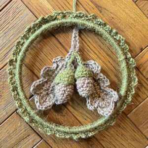 A large hanging wreath decoration. Handmade using 100% Jute on a natural wood ring. Decorated with 100% jute oak leaves and acorns. No plastic has been used! Eco-Friendly, reusable and fully recyclable. Approximate size is 22cm circ, excluding hanging string.
