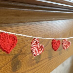 Small red and white heart garland.
