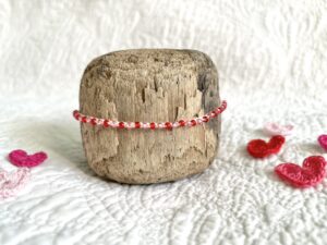 A handmade, crocheted, single stranded bracelet. Made using red and pink glass beads and 100% cream cotton with a fully adjustable sliding bead fastening.
No plastic has been used. This item is Vegan and Eco-friendly, reusable and fully recyclable.